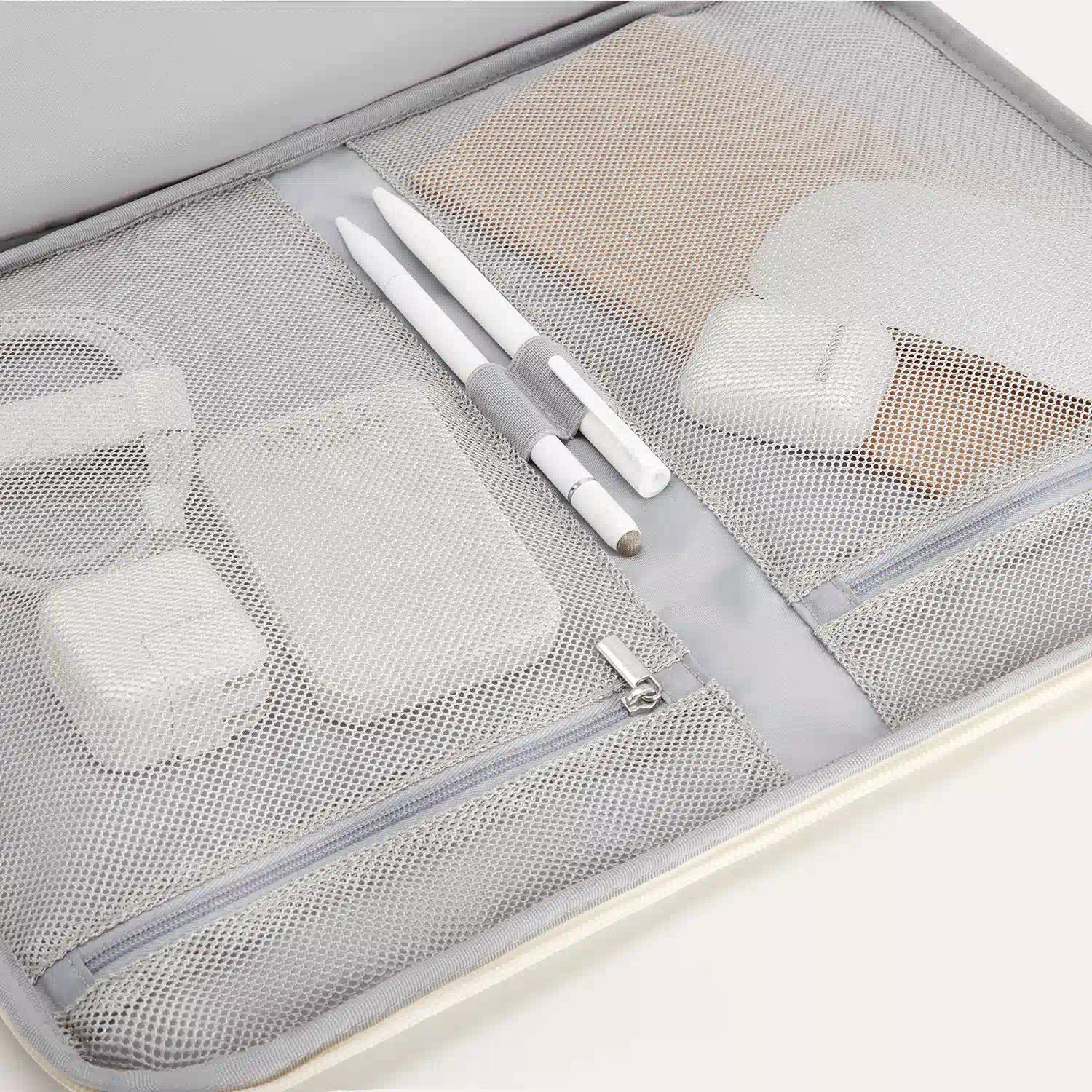 Bubble 15.6" Laptop Sleeve Pro - Image 12