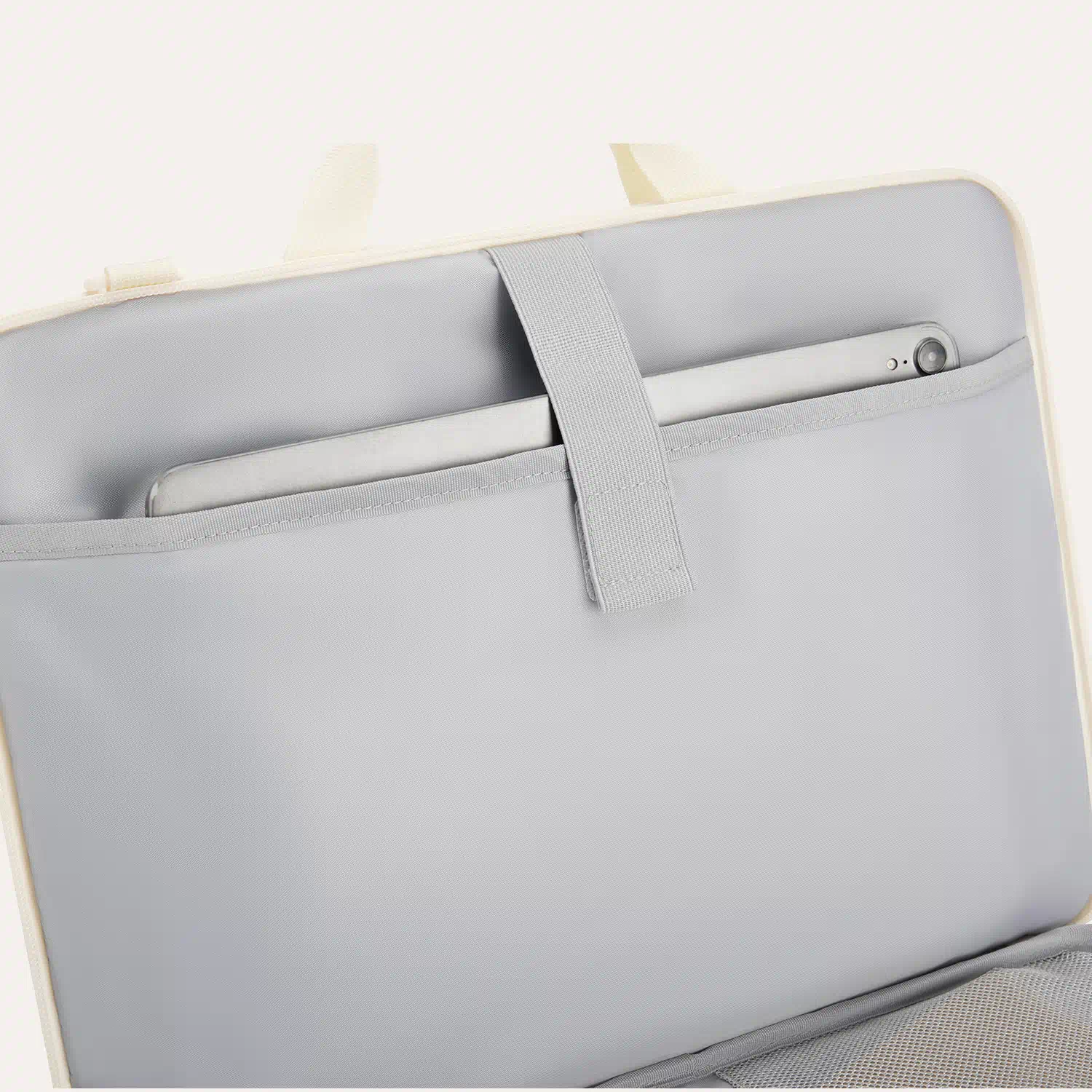 Bubble 15.6" Laptop Sleeve Pro - Image 13
