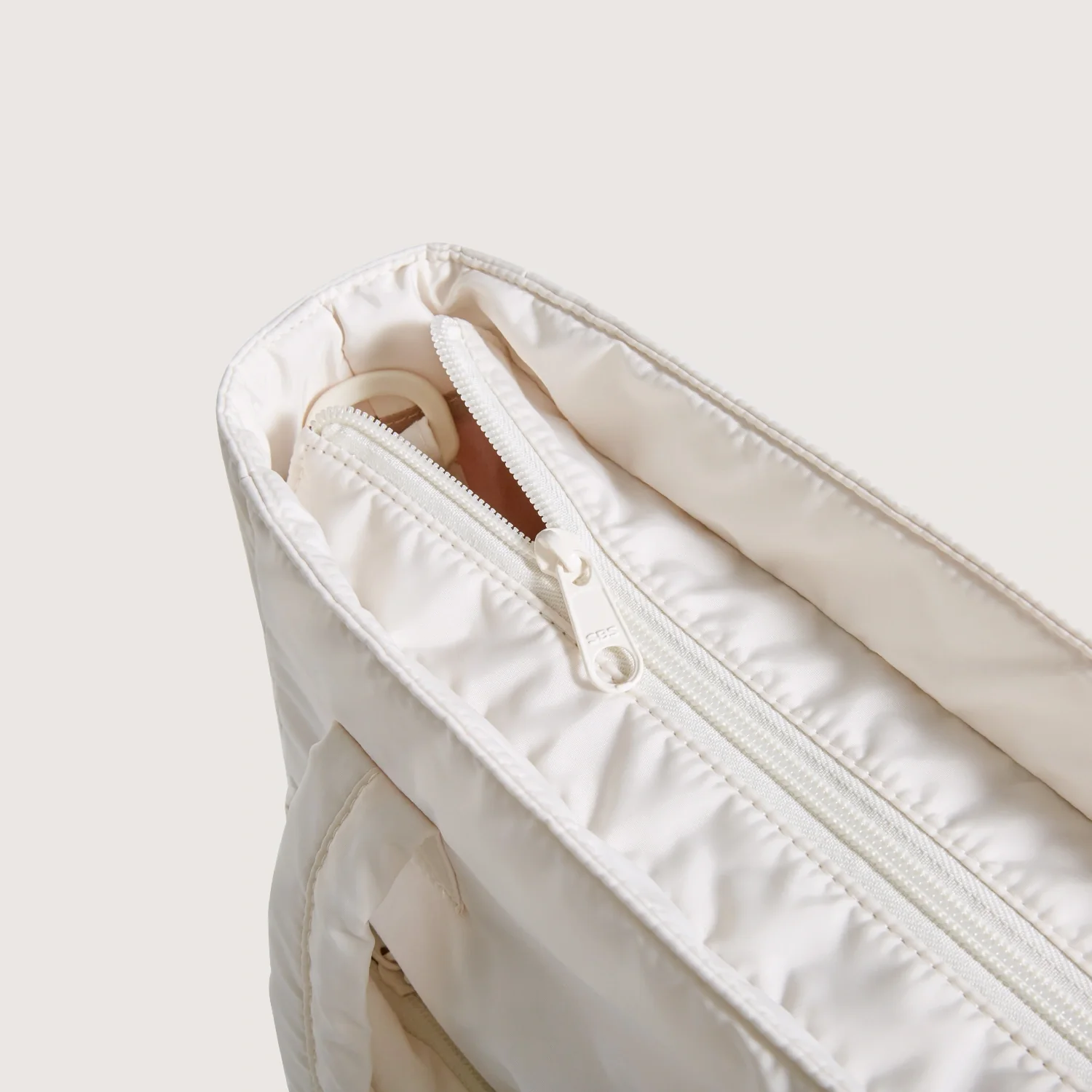 Bubble 21L Puffy Tote - Image 18
