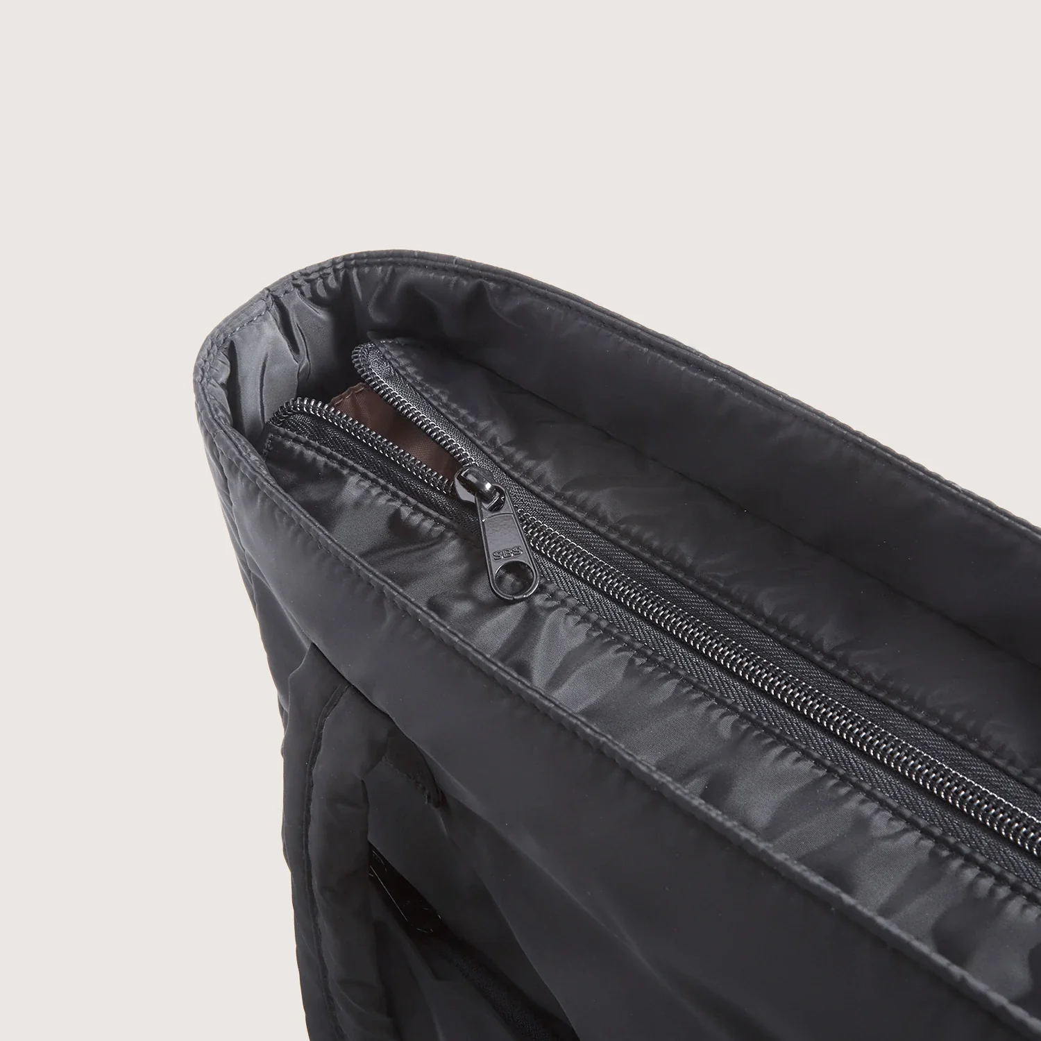 Bubble 21L Puffy Tote - Image 8