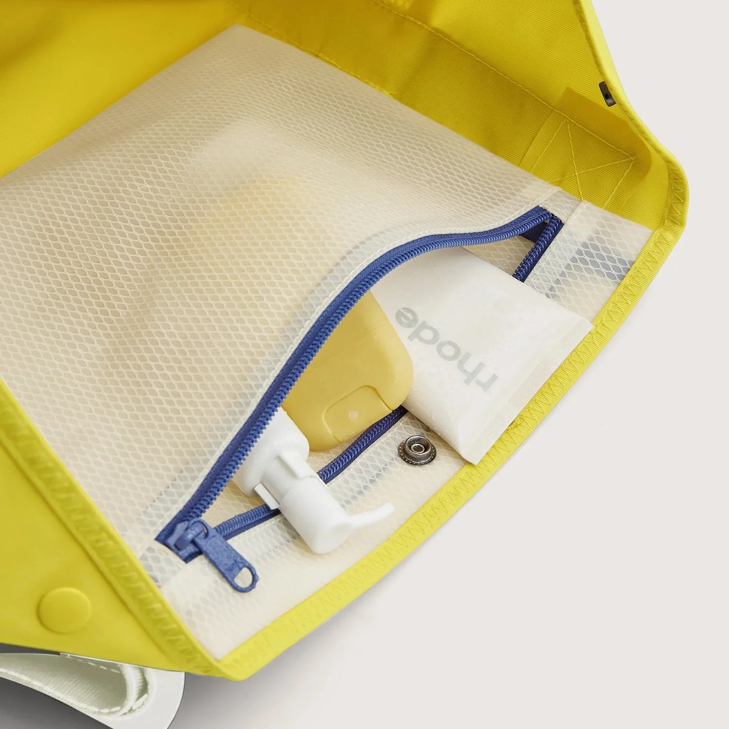 Coast 40L Tote - Image 23