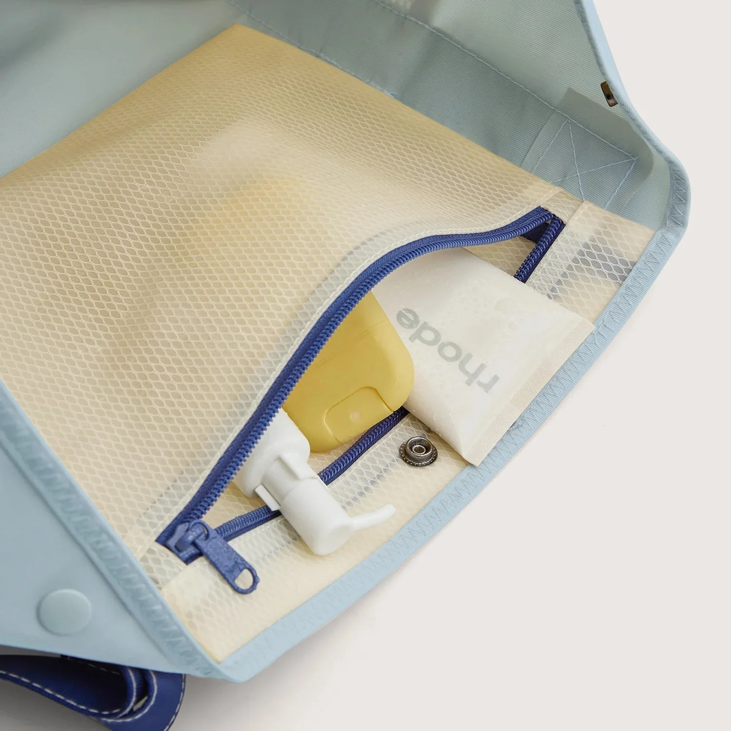 Coast 40L Tote - Image 40
