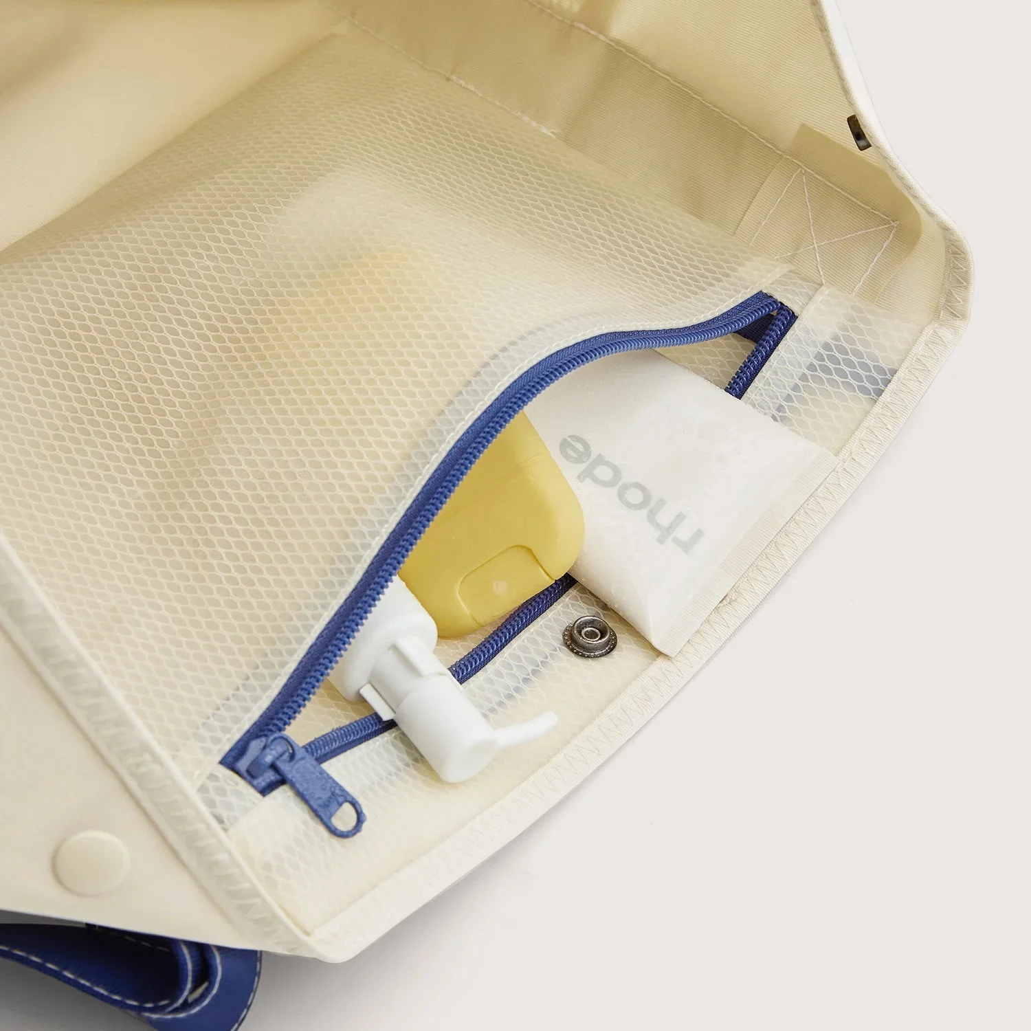 Coast 40L Tote - Image 6