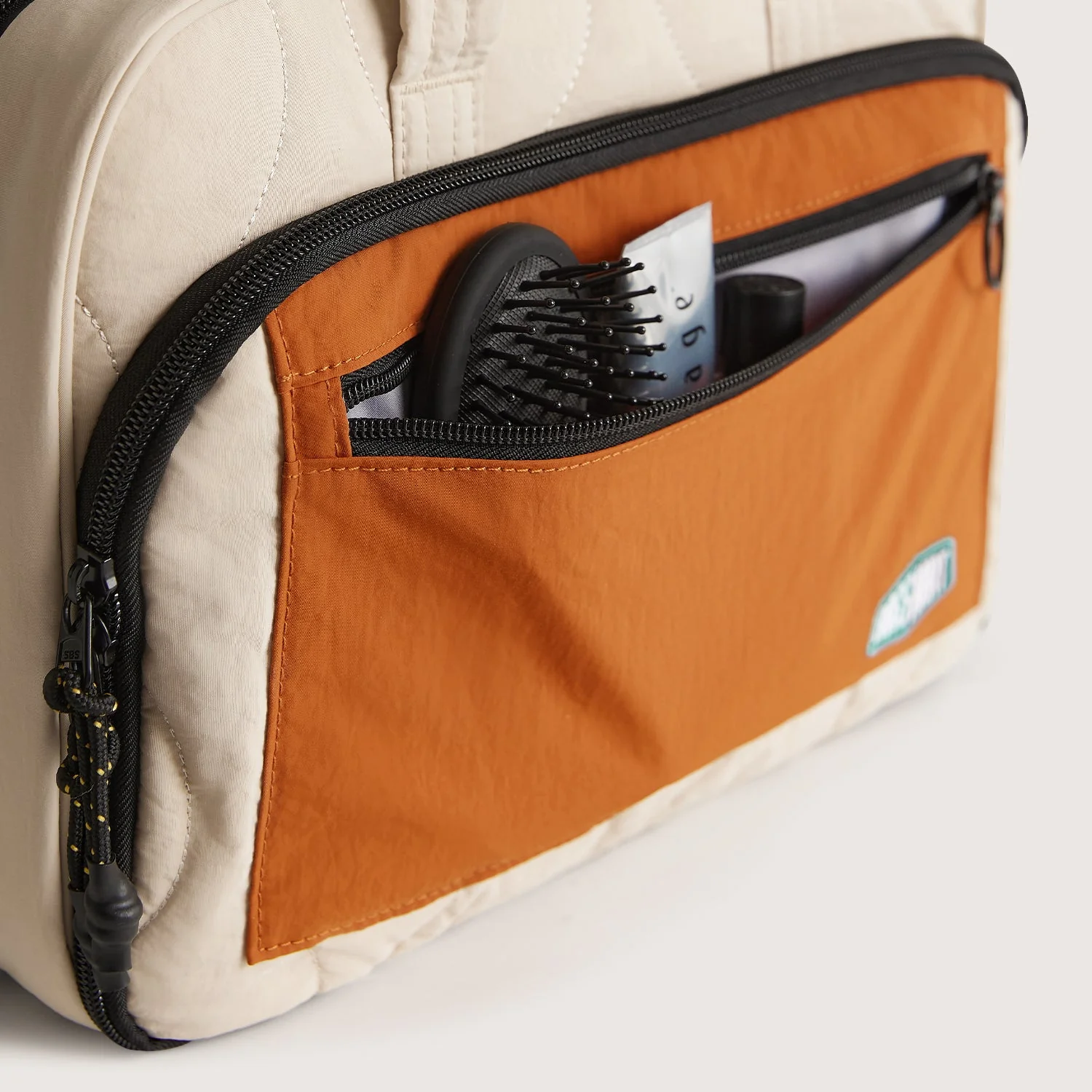 (free gift) Paz Hanging Toiletry Bag - Image 26