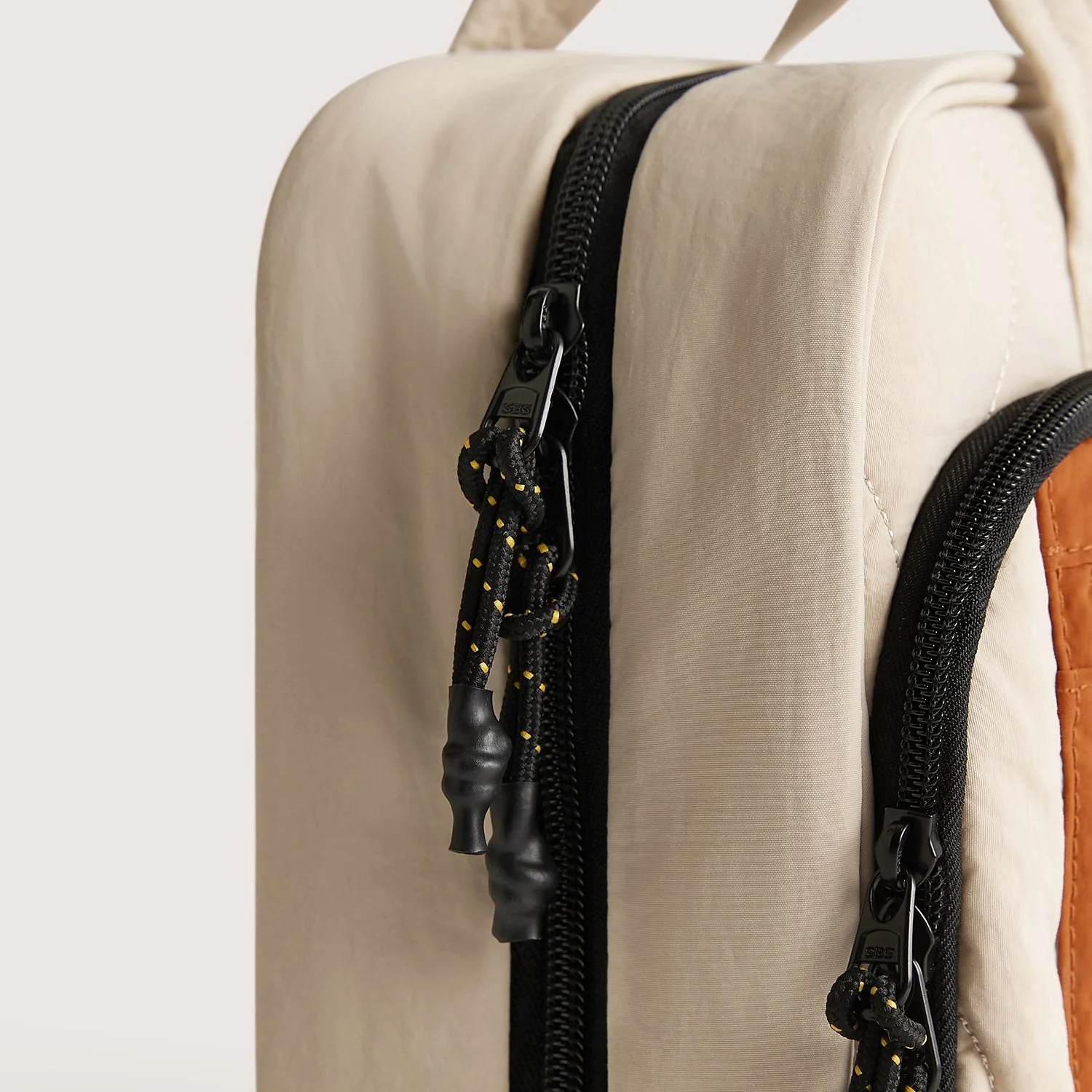 (free gift) Paz Hanging Toiletry Bag - Image 28