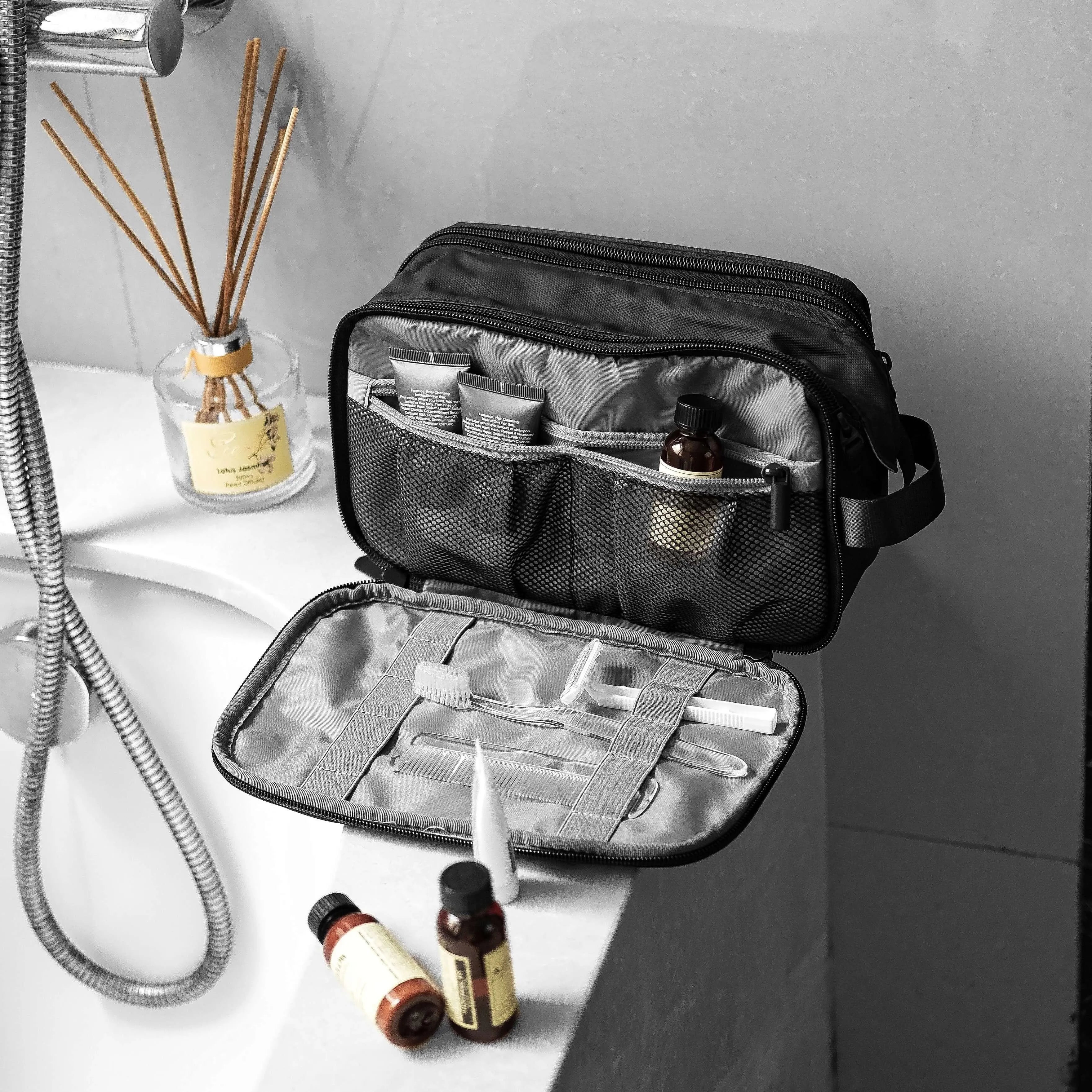 On-road Toiletry Bag - Image 21
