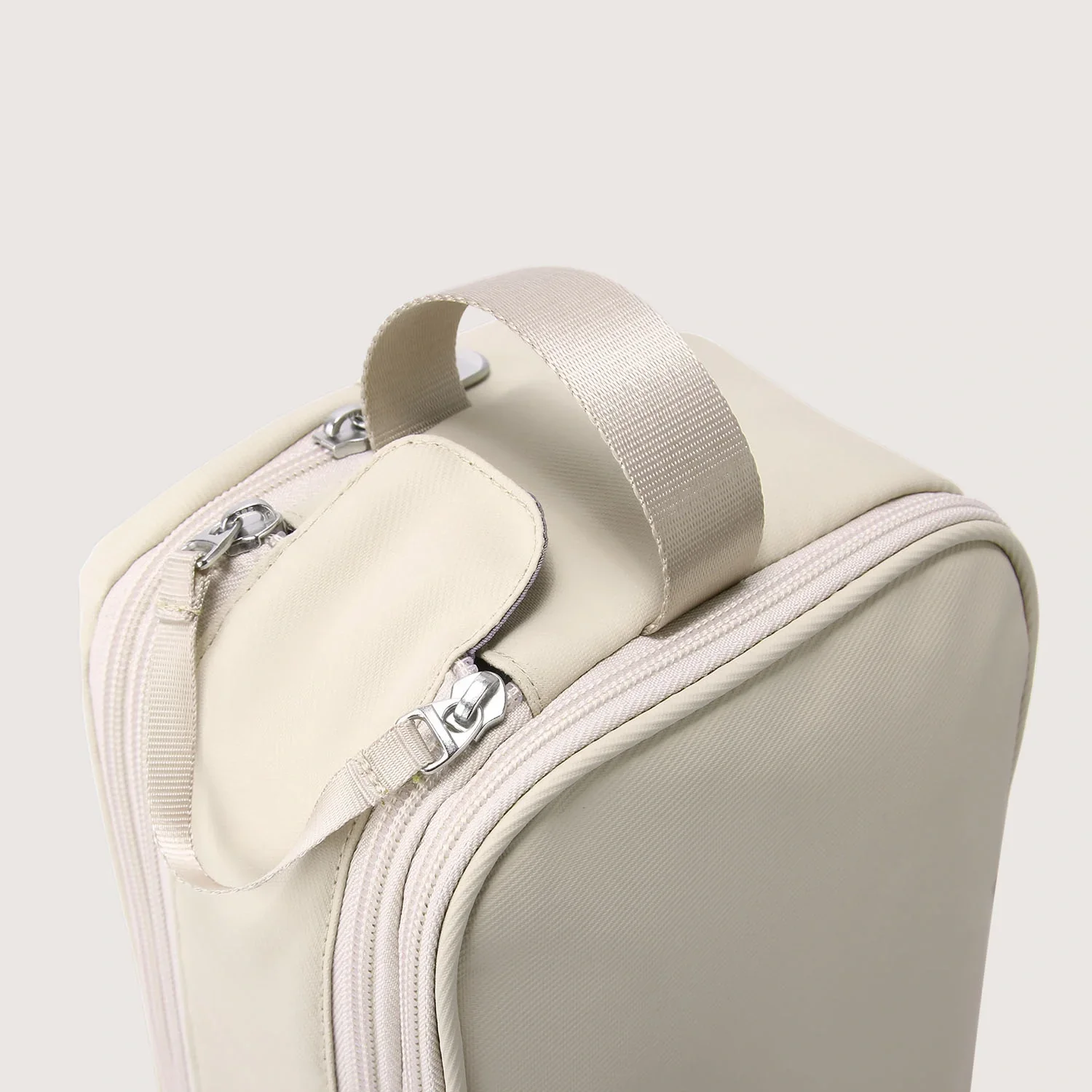 On-road Toiletry Bag - Image 47