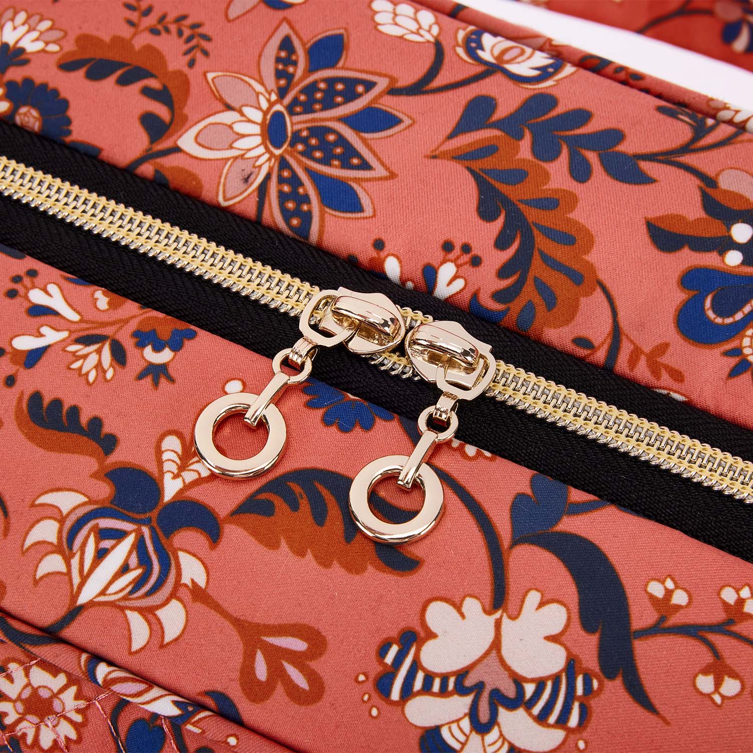 The Space Saver Hanging Toiletry Bag - Image 72